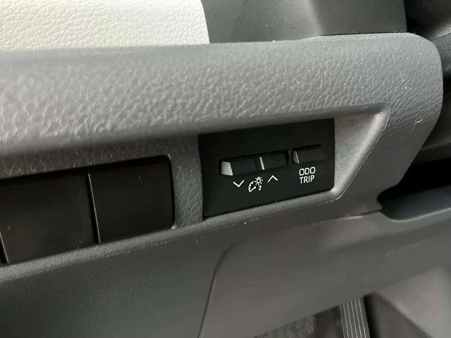 Used 2021 Toyota Sienna XSE FWD image 21