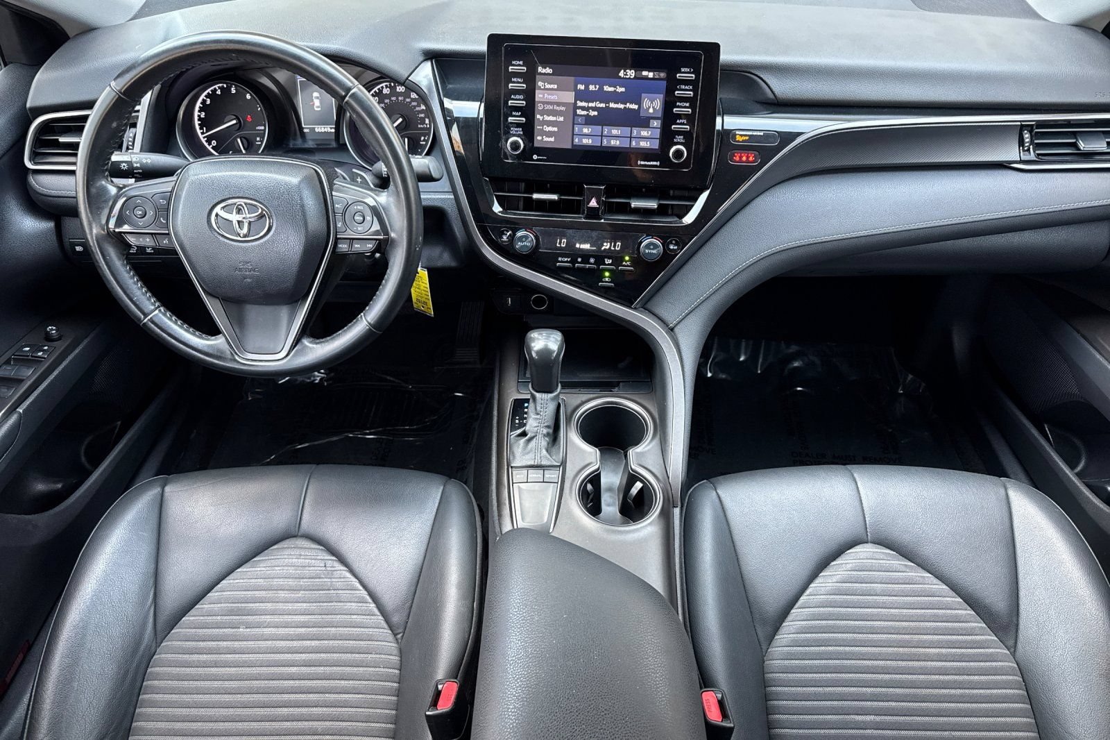 Used 2022 Toyota Camry SE FWD image 14