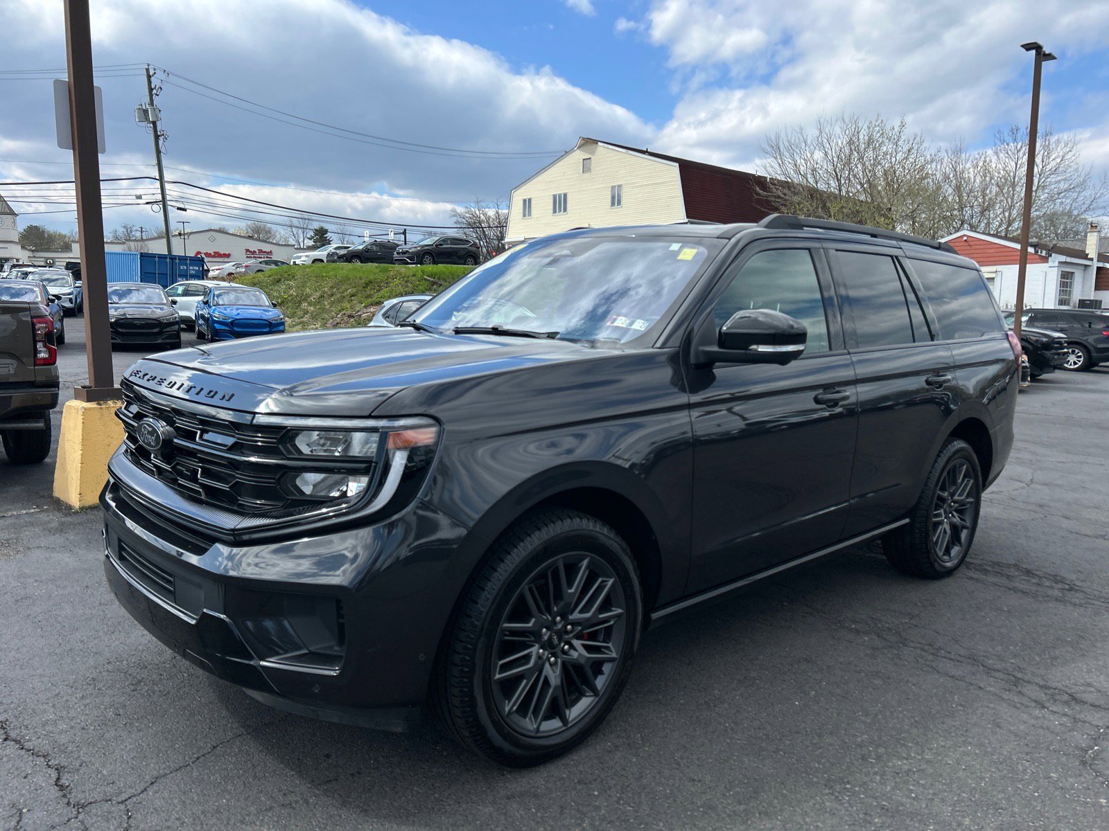 Certified 2025 Ford Expedition Platinum w/ Stealth Performance Package