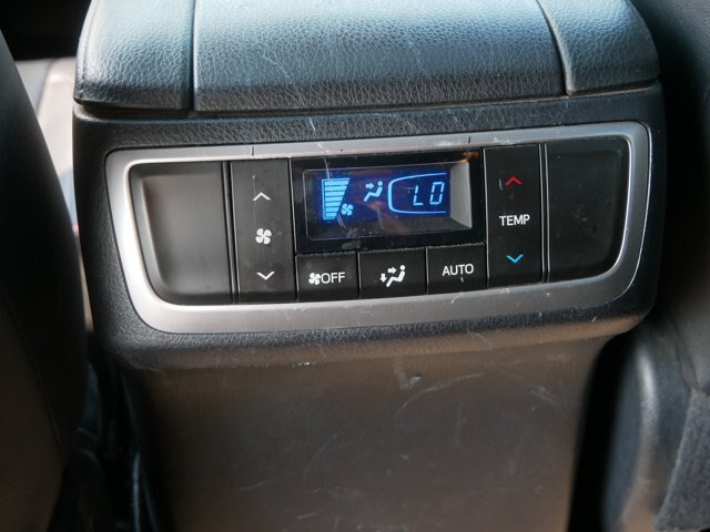 Used 2019 Toyota Highlander XLE AWD/4WD image 19