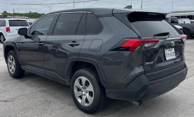 Used 2022 Toyota RAV4 LE FWD image 3