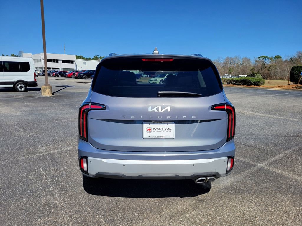 Used 2024 Kia Telluride EX w/ EX Captain's Chair Package image 5