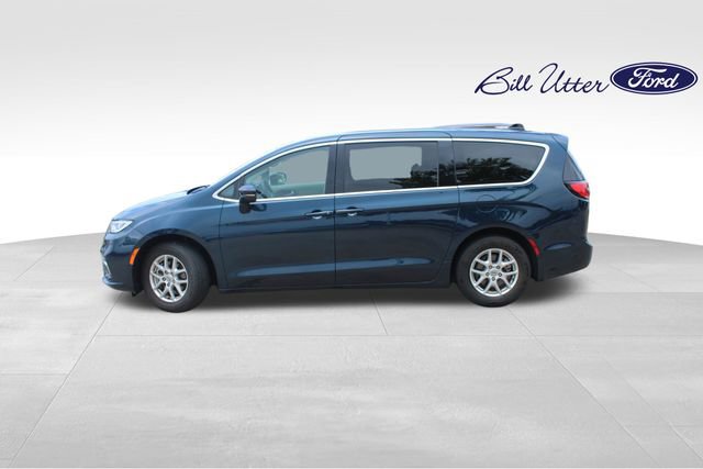 Used 2024 Chrysler Pacifica Touring-L FWD image 8
