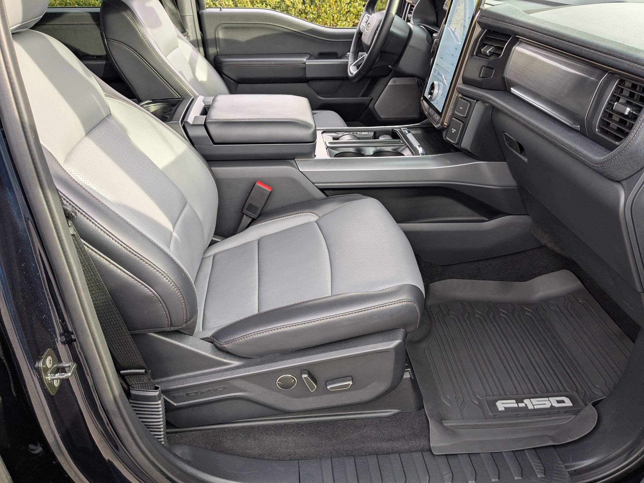 Certified 2025 Ford F150 Lightning Lariat w/ Max Trailer Tow Package image 43