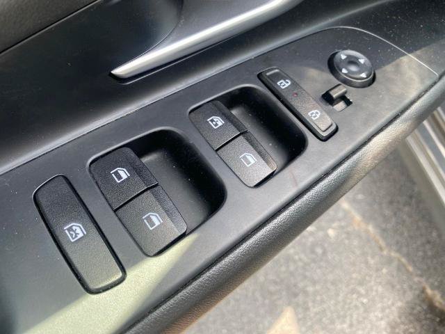 Used 2025 Hyundai Elantra SEL FWD image 13