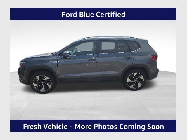 Used 2024 Volkswagen Taos SE AWD/4WD image 1