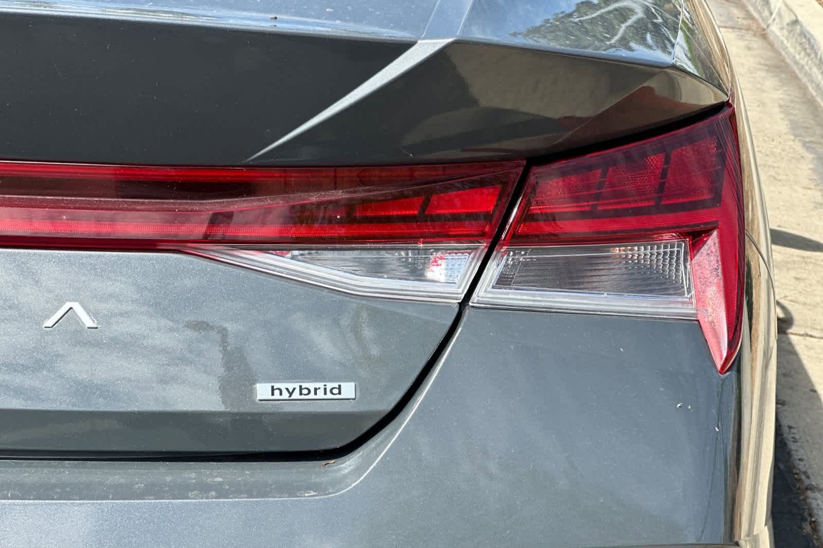 Used 2024 Hyundai Elantra Limited image 26