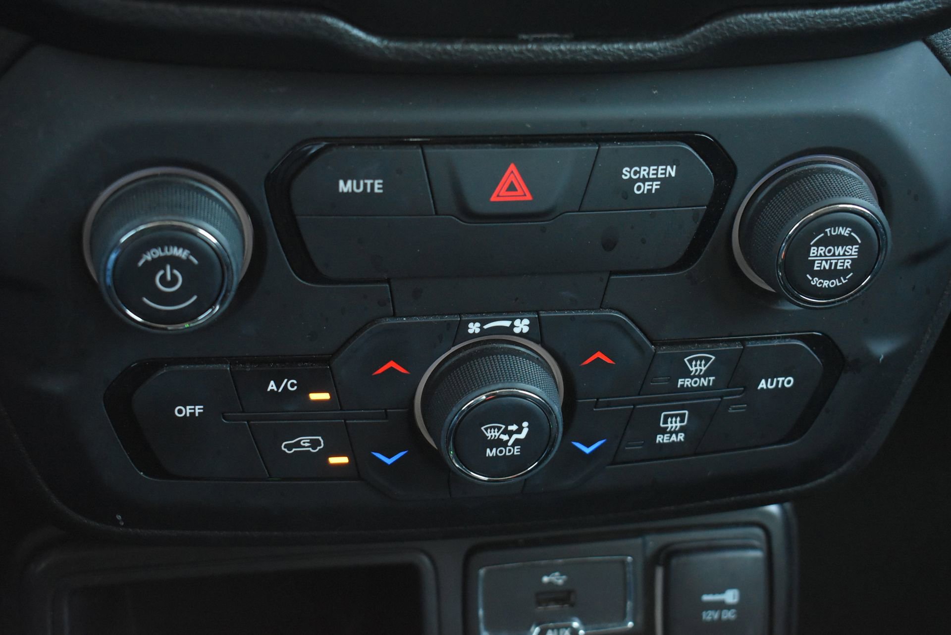Used 2019 Jeep Renegade Latitude FWD image 29