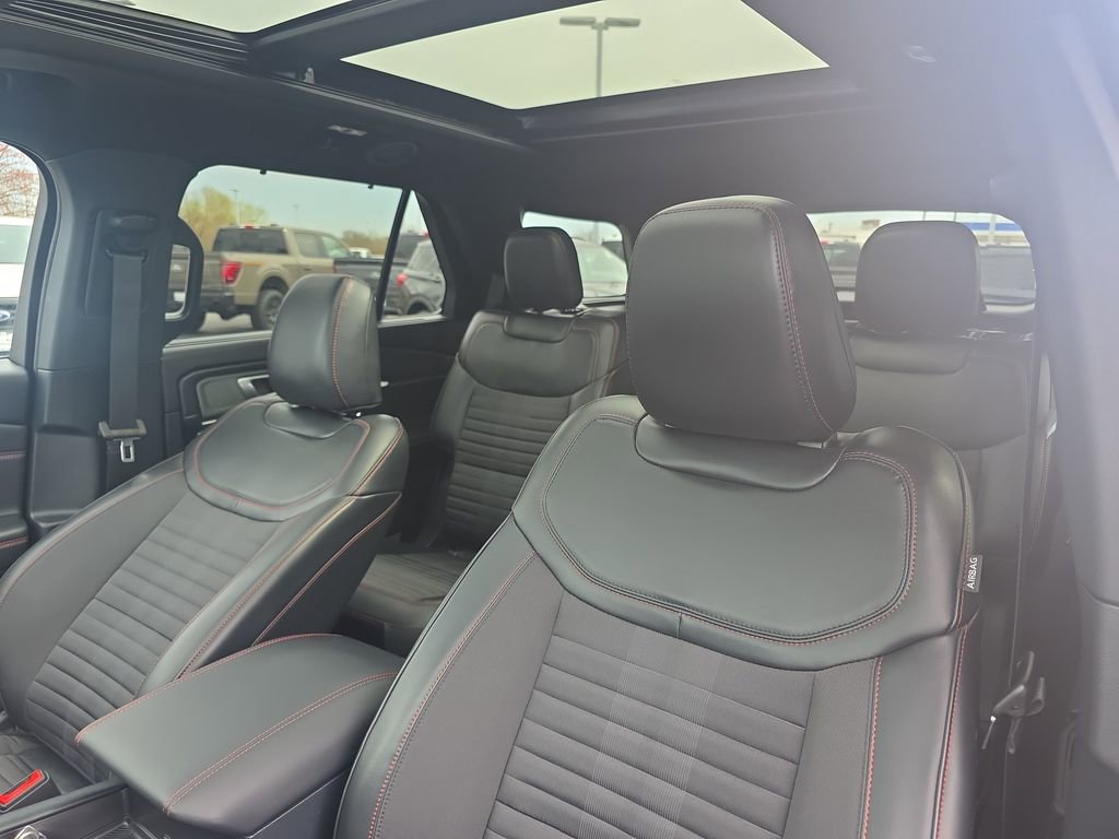 Certified 2025 Ford Explorer ST-Line w/ Premium Package image 22
