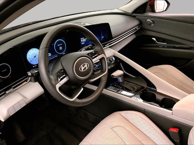 Used 2025 Hyundai Elantra Limited FWD image 12