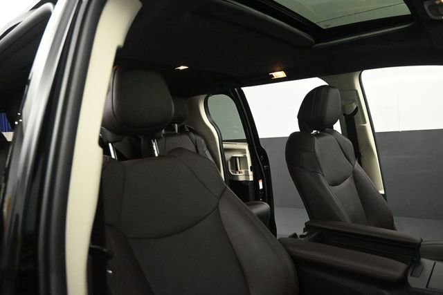 Used 2024 Toyota Sienna Platinum AWD/4WD image 30