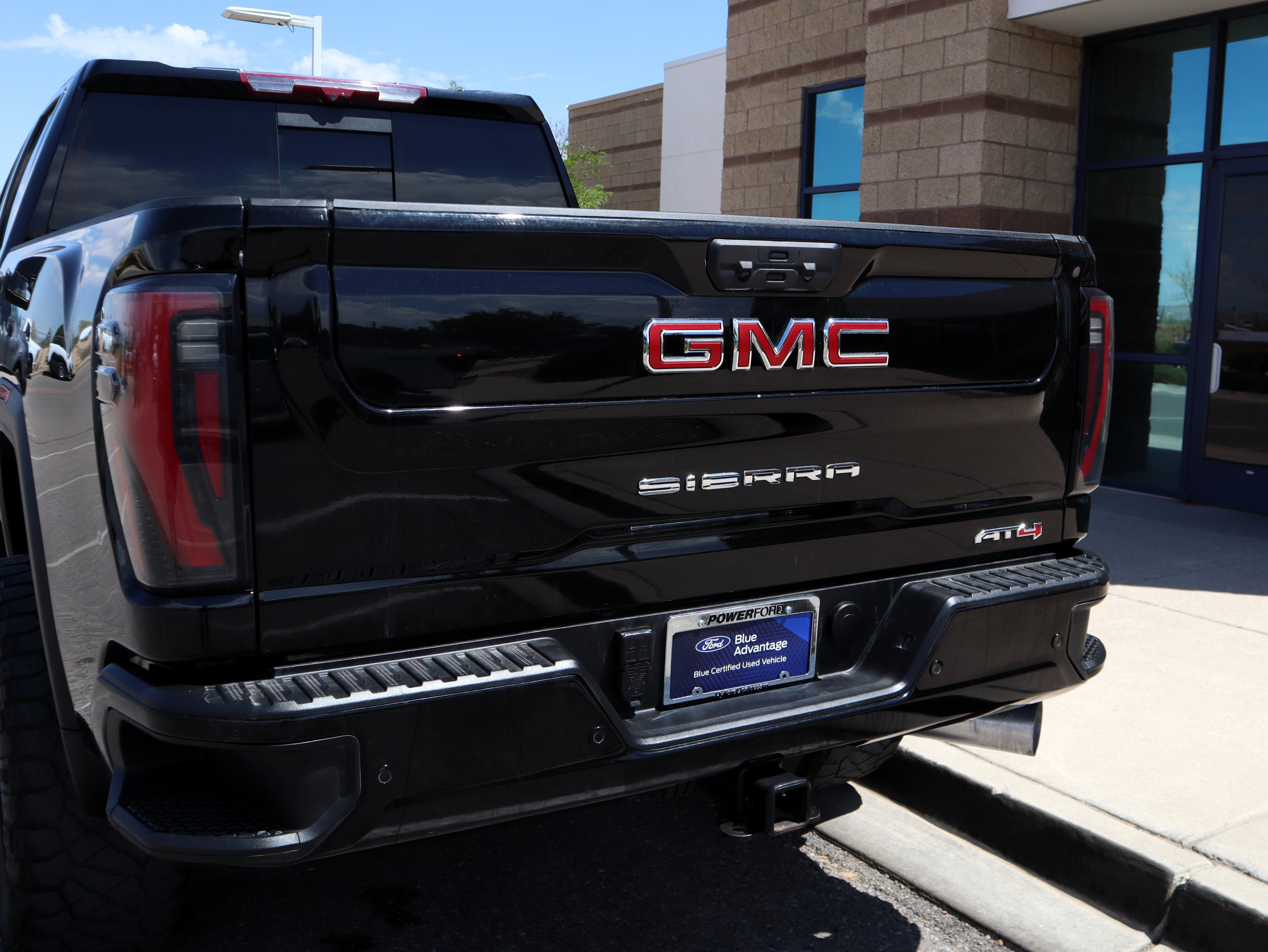 Used 2024 GMC Sierra 2500 AT4 w/ AT4 Premium Plus Package AWD/4WD image 19