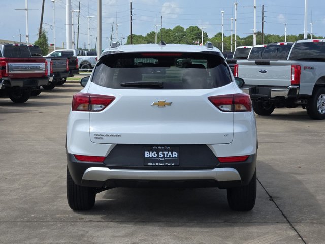 Used 2025 Chevrolet TrailBlazer LT AWD/4WD image 4