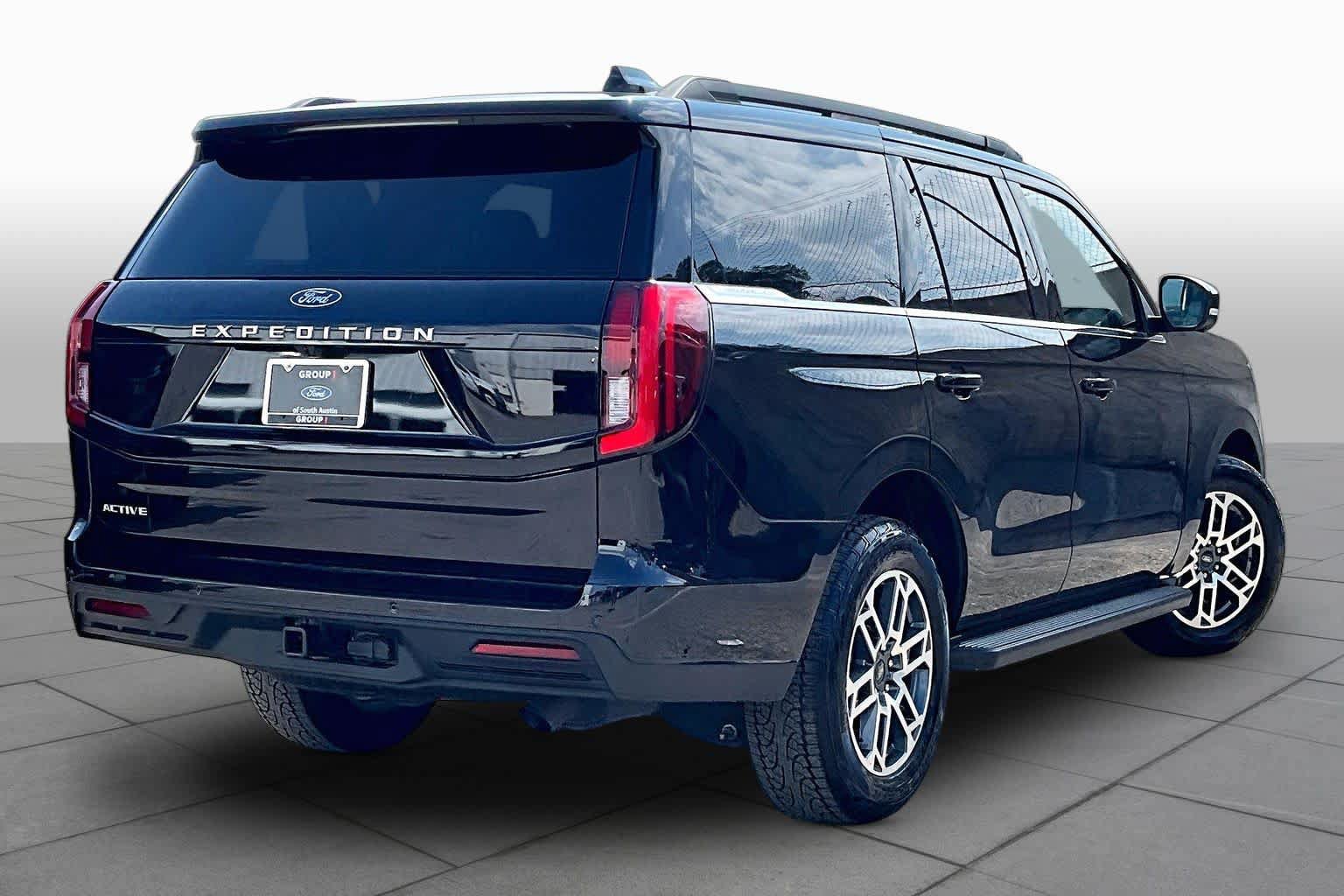 Certified 2025 Ford Expedition Active AWD/4WD image 7