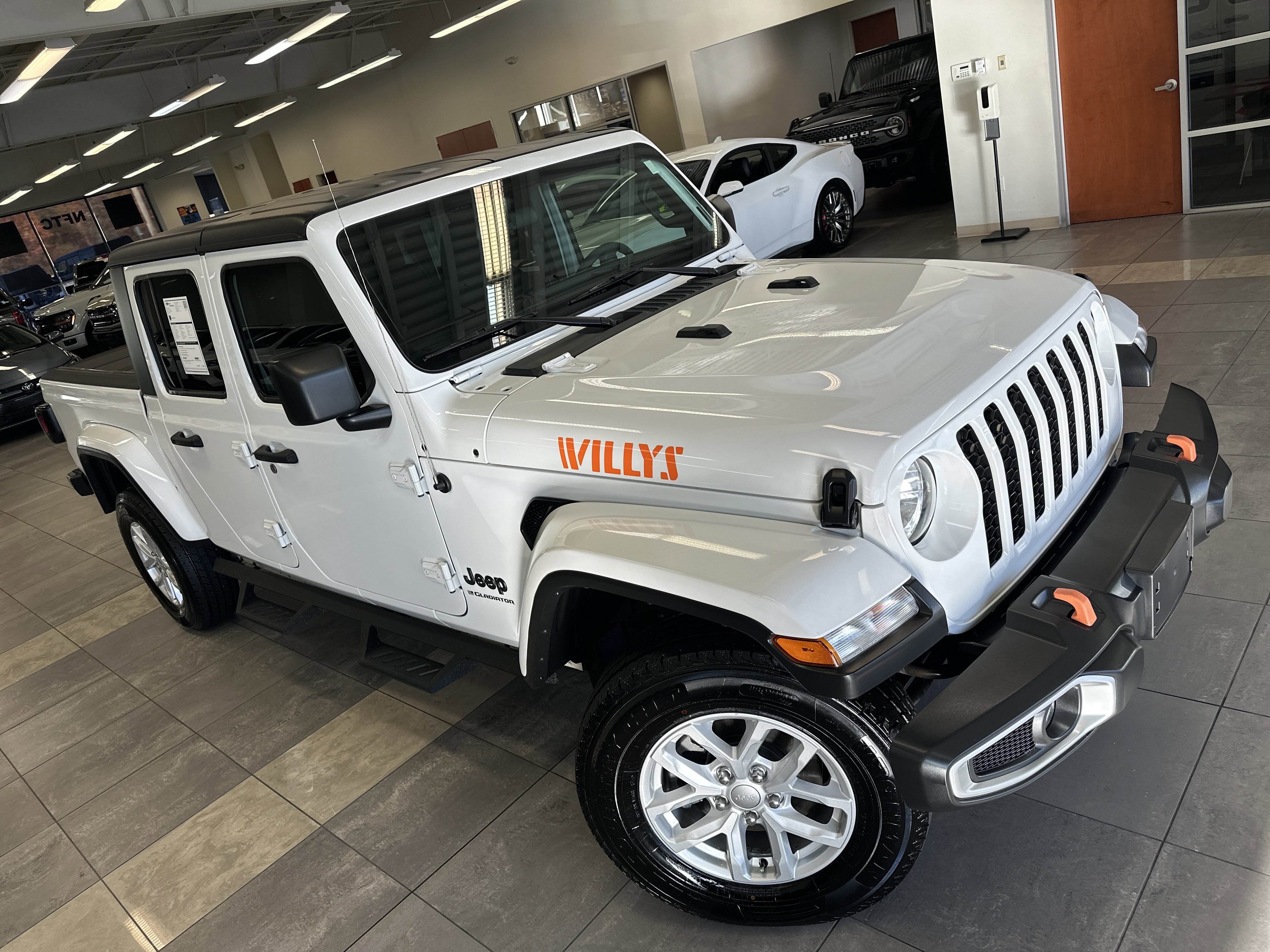 Used 2023 Jeep Gladiator Sport image 8