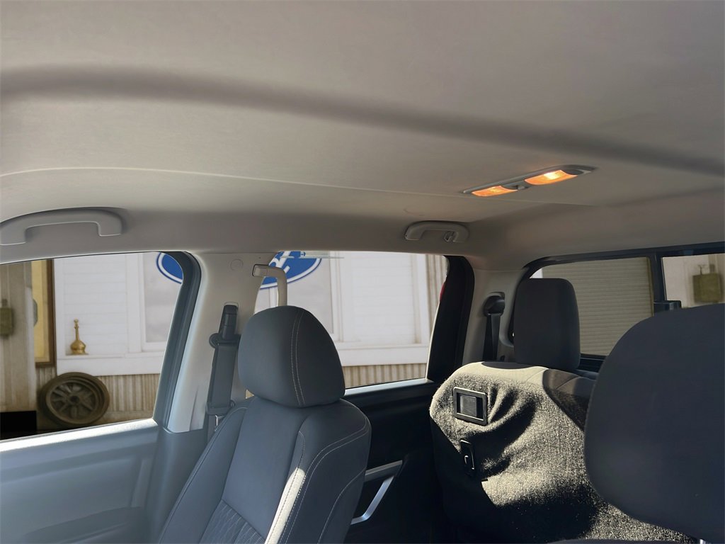 Used 2019 Nissan Titan SV image 12