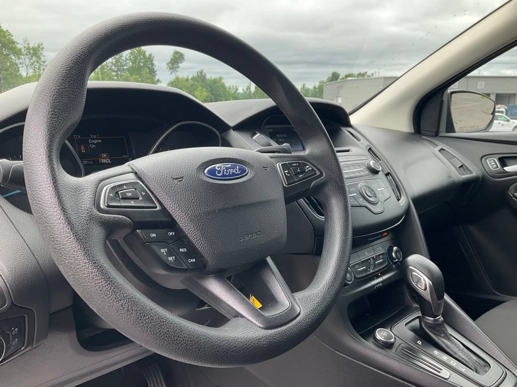 Certified 2017 Ford Focus SE FWD image 13