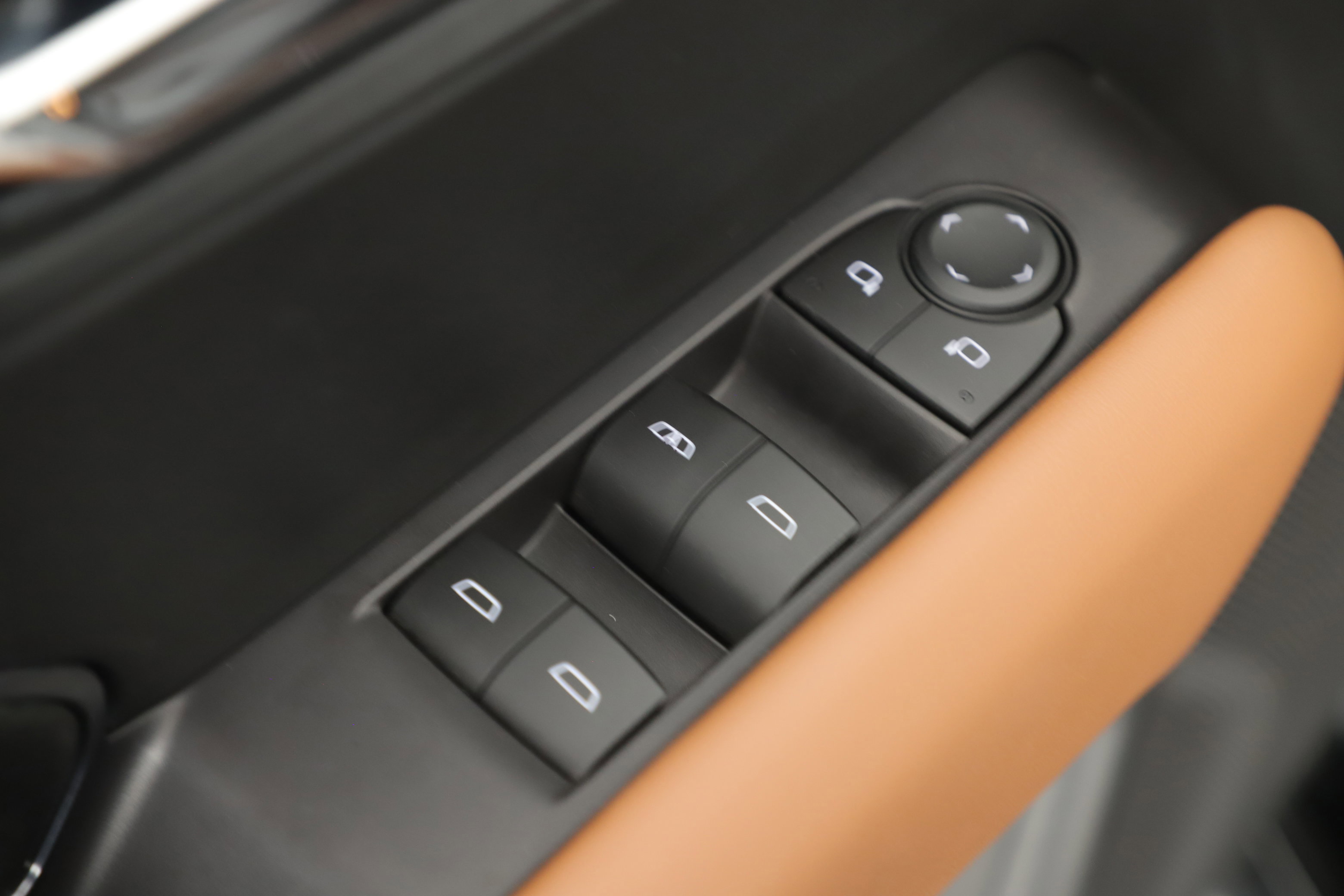 Used 2023 GMC Canyon AT4 w/ Technology Package image 9