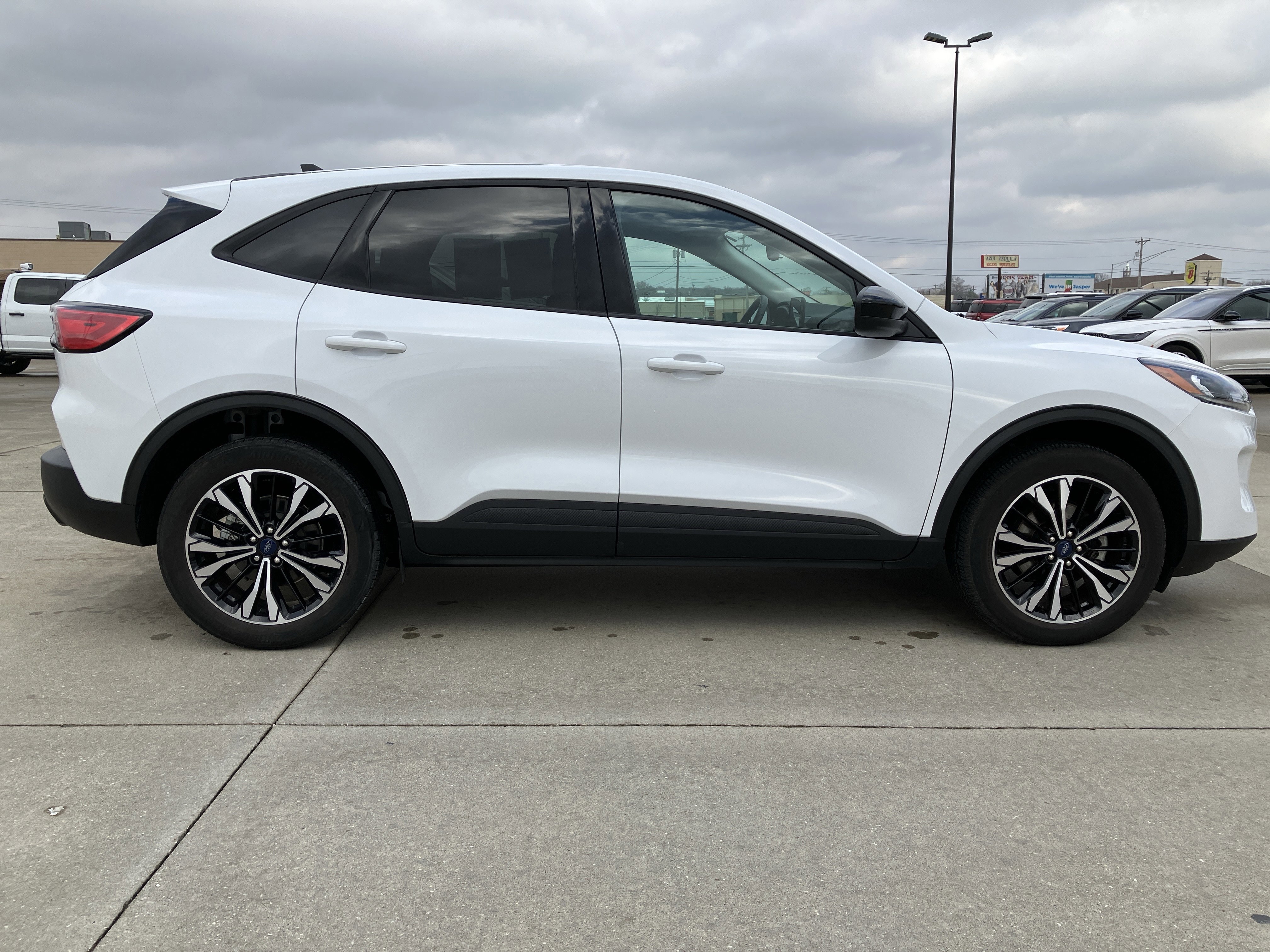 Certified 2022 Ford Escape SE w/ SE Sport Appearance Package image 6