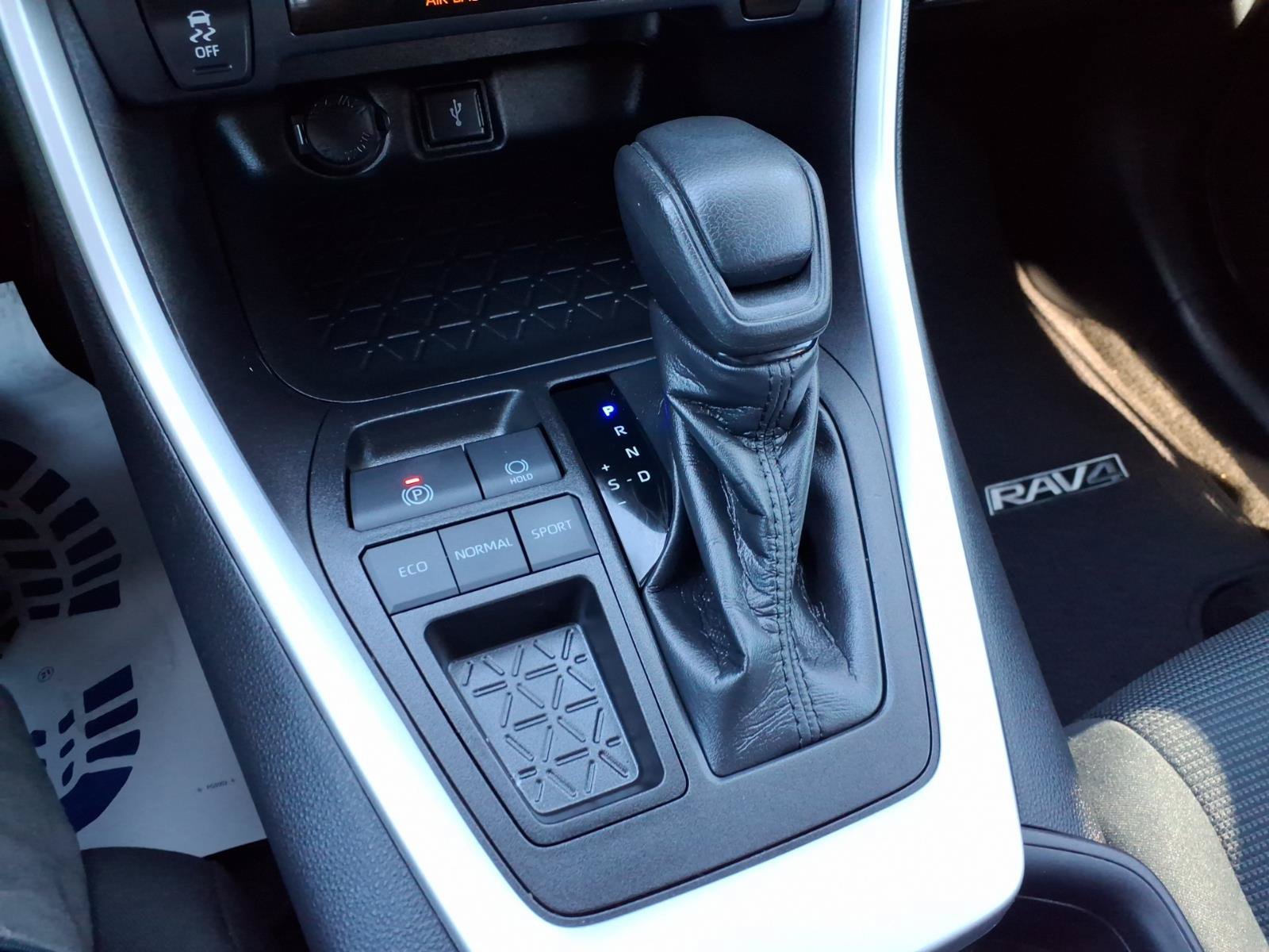 Used 2021 Toyota RAV4 LE w/ Carpet Mat Package (TMS) FWD image 24