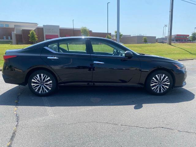 Used 2025 Nissan Altima 2.5 SV FWD image 8