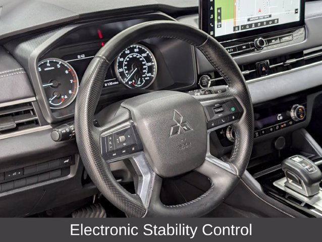 Used 2025 Mitsubishi Outlander SE AWD/4WD image 9