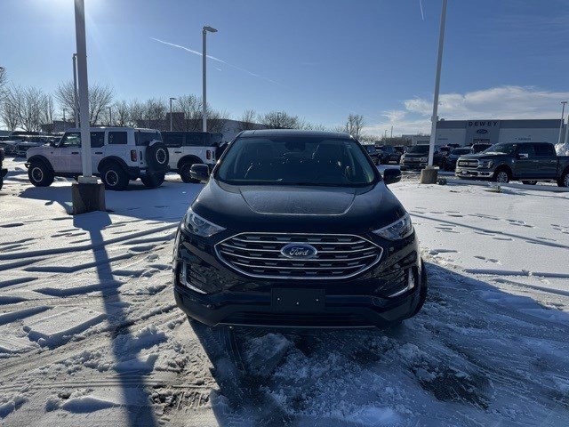 Certified 2022 Ford Edge Titanium image 2
