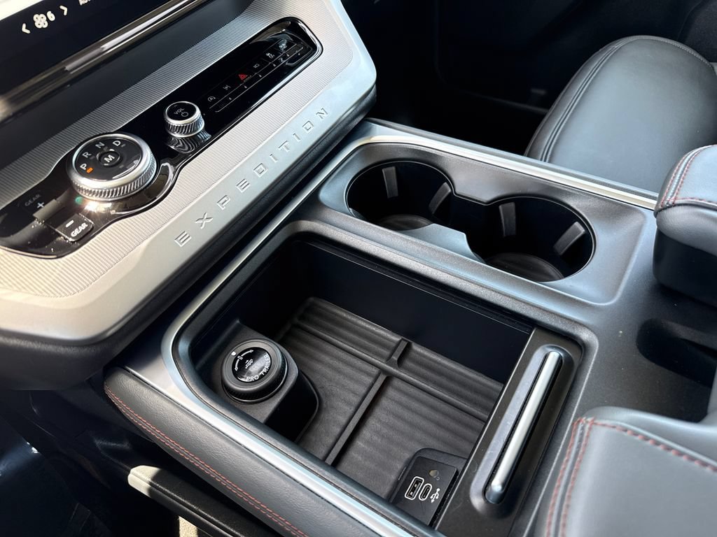 Certified 2025 Ford Expedition Active RWD image 25