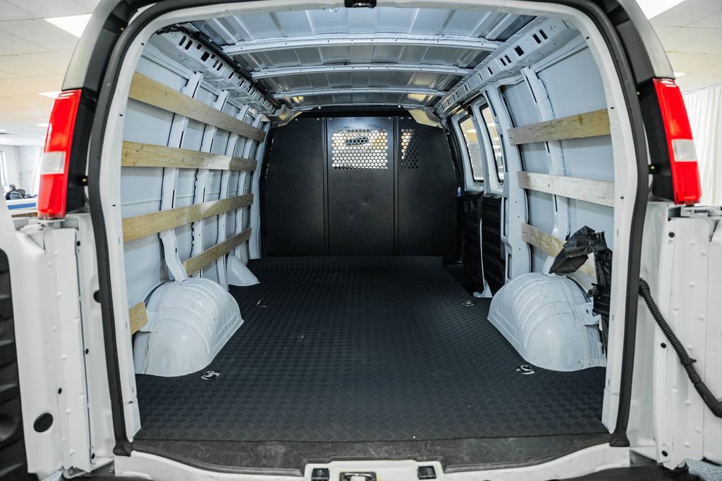 Used 2024 GMC Savana 2500 w/ Driver Convenience Package image 10