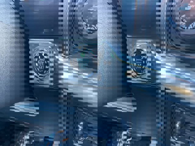 Certified 2023 Ford F150 Lariat w/ Equipment Group 502A High image 21