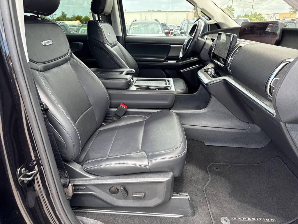 Certified 2025 Ford Expedition Platinum AWD/4WD image 29