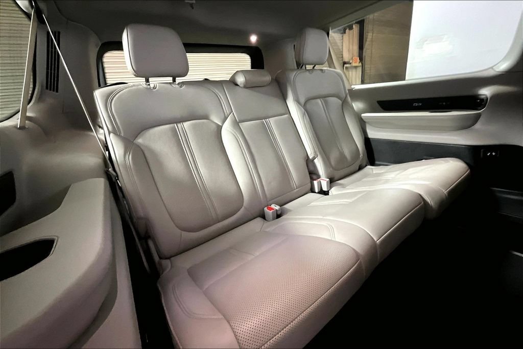 Used 2024 Jeep Wagoneer L Series II RWD image 23