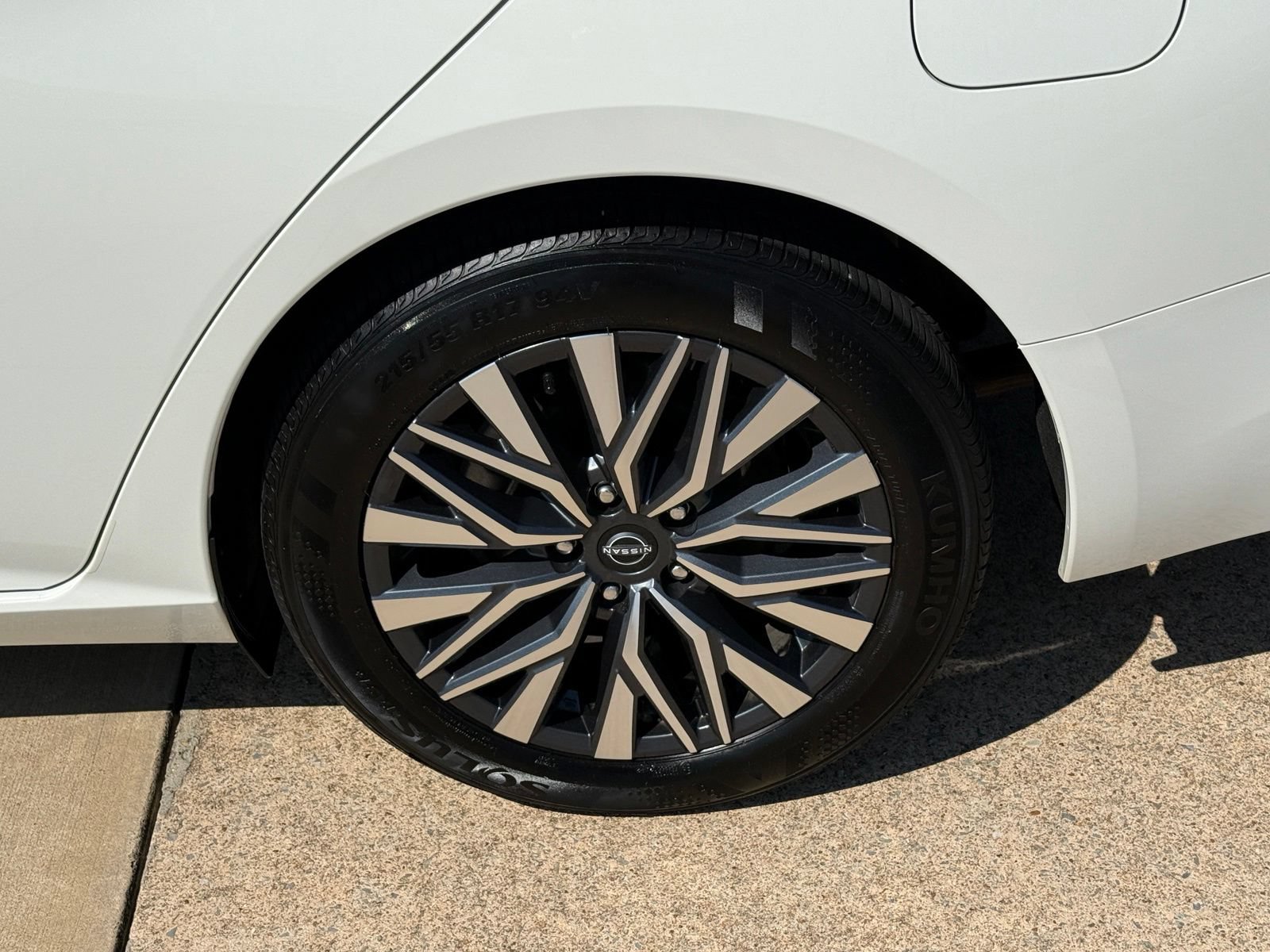Used 2025 Nissan Altima 2.5 SV FWD image 9