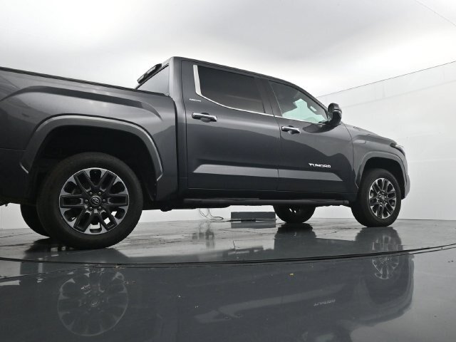 Used 2025 Toyota Tundra Limited AWD/4WD image 40