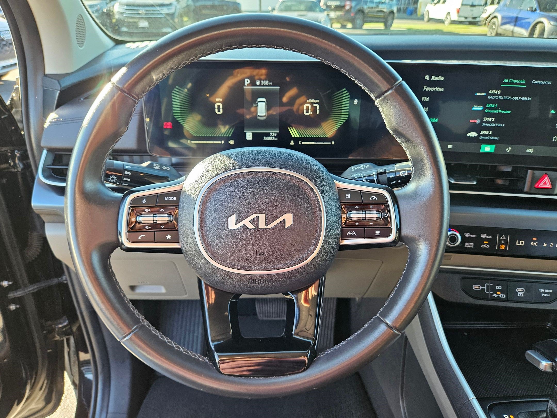 Used 2025 Kia Carnival FWD image 27