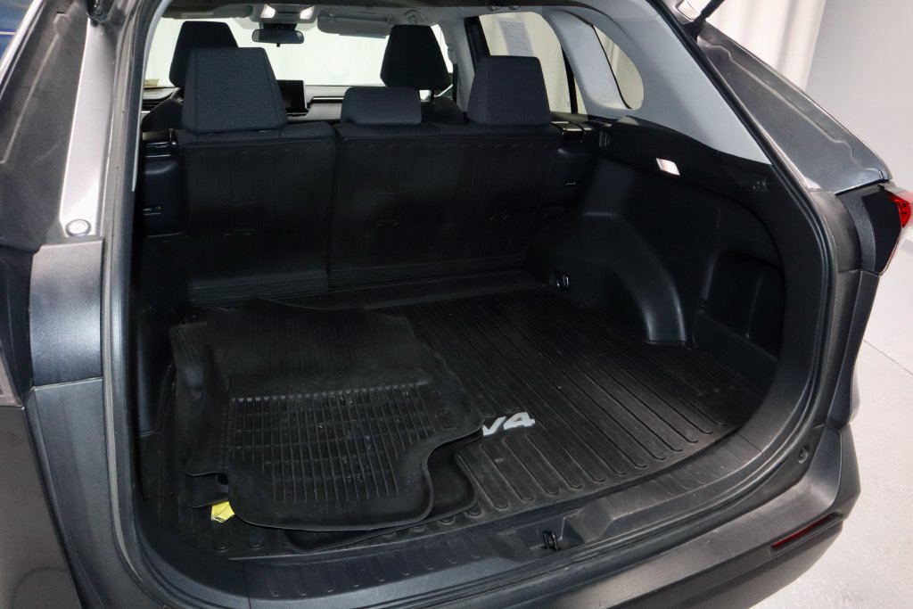 Used 2023 Toyota RAV4 LE AWD/4WD image 12