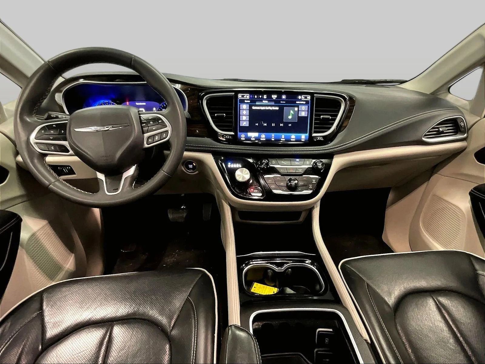 Used 2023 Chrysler Pacifica Limited FWD image 14