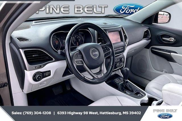 Used 2021 Jeep Cherokee Latitude Plus w/ Mopar Interior Package image 13