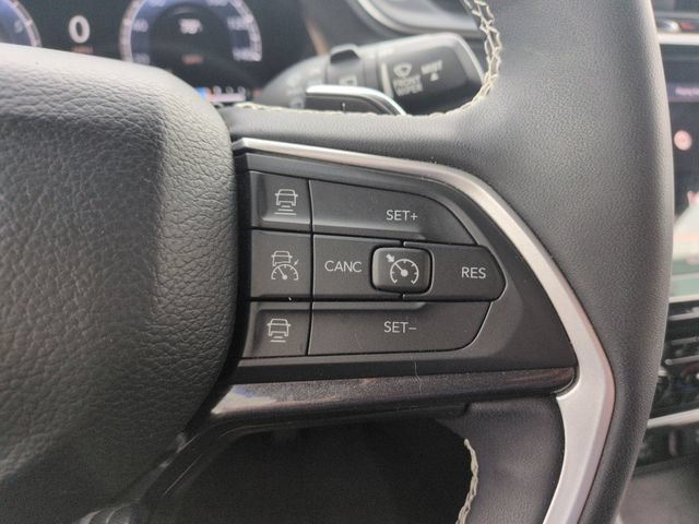Used 2023 Jeep Grand Cherokee Altitude AWD/4WD image 34