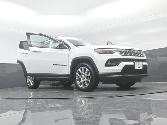 Used 2022 Jeep Compass Latitude AWD/4WD image 31
