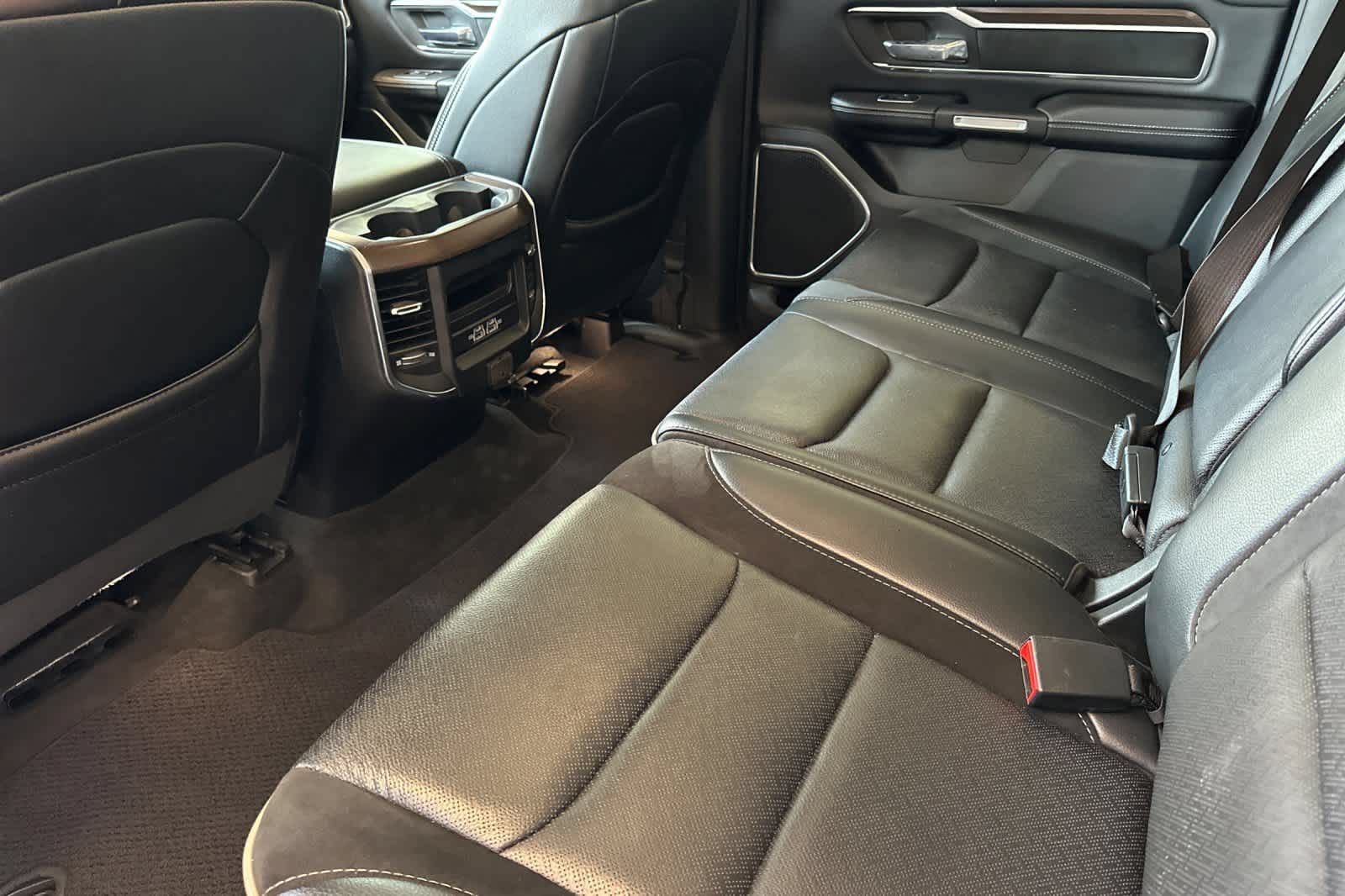 Used 2022 RAM 1500 Laramie AWD/4WD image 4