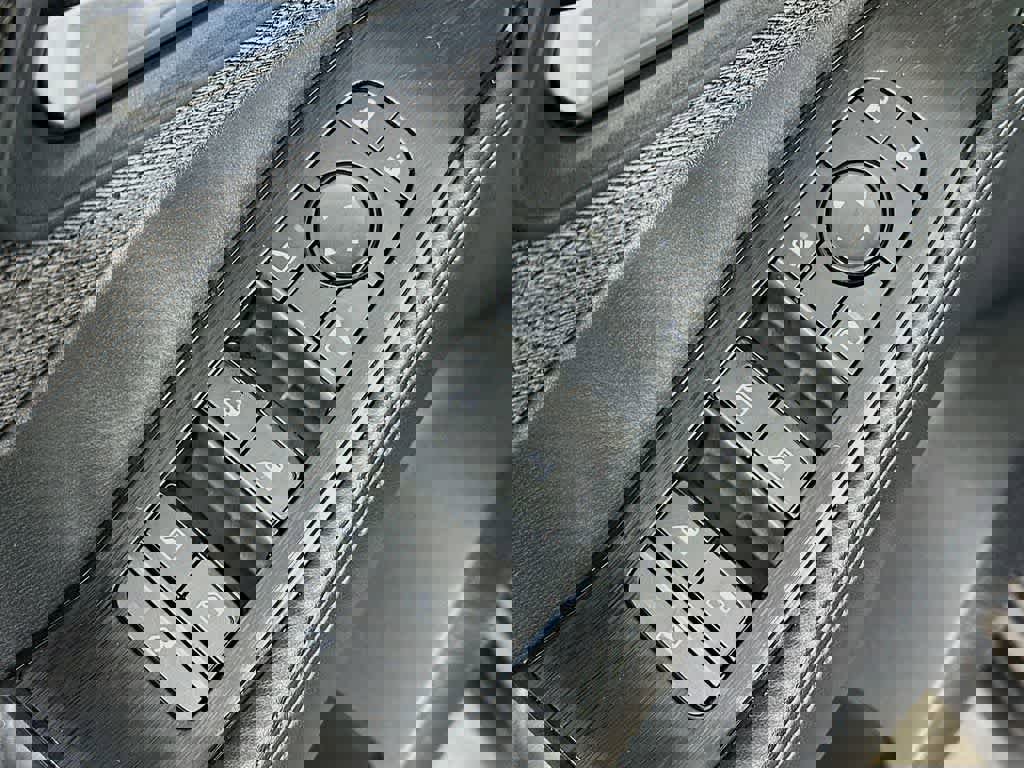 Used 2021 Nissan Rogue SV image 28