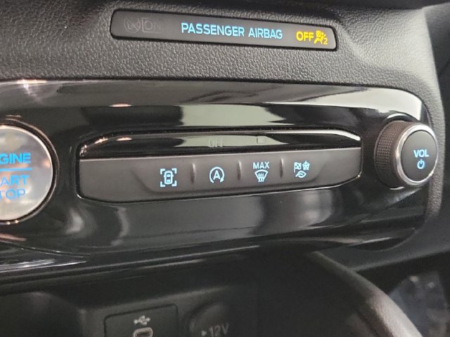 Certified 2025 Ford Escape Platinum AWD/4WD image 28