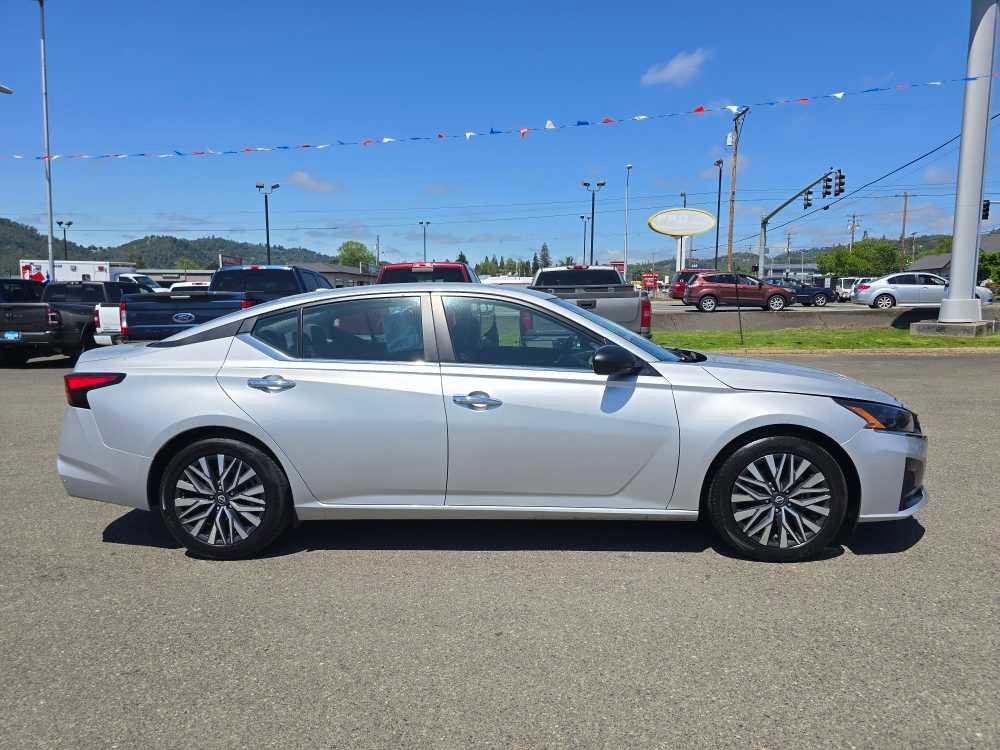 Used 2024 Nissan Altima 2.5 SV FWD image 6