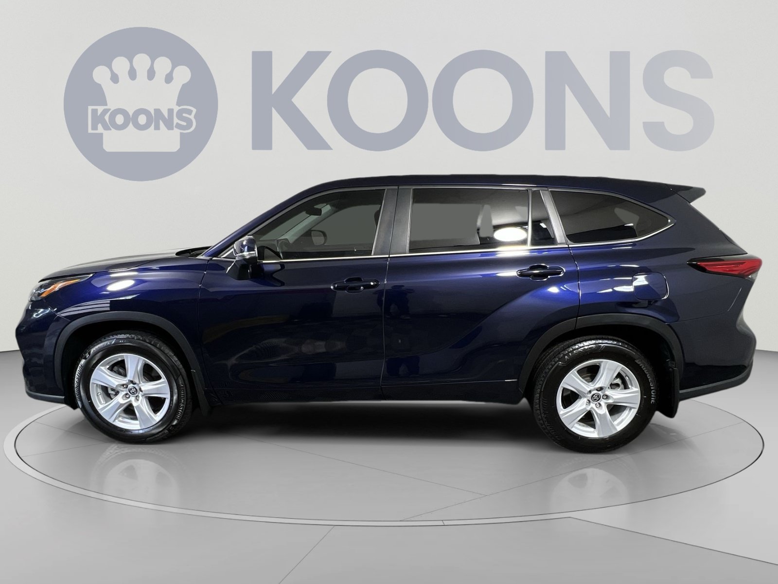 Used 2023 Toyota Highlander LE AWD/4WD image 7