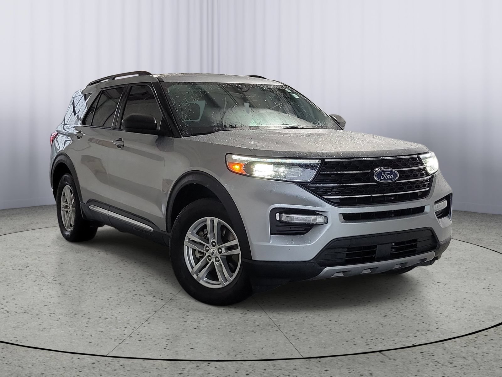 Certified 2021 Ford Explorer XLT w/ Equipment Group 202A AWD/4WD image 1