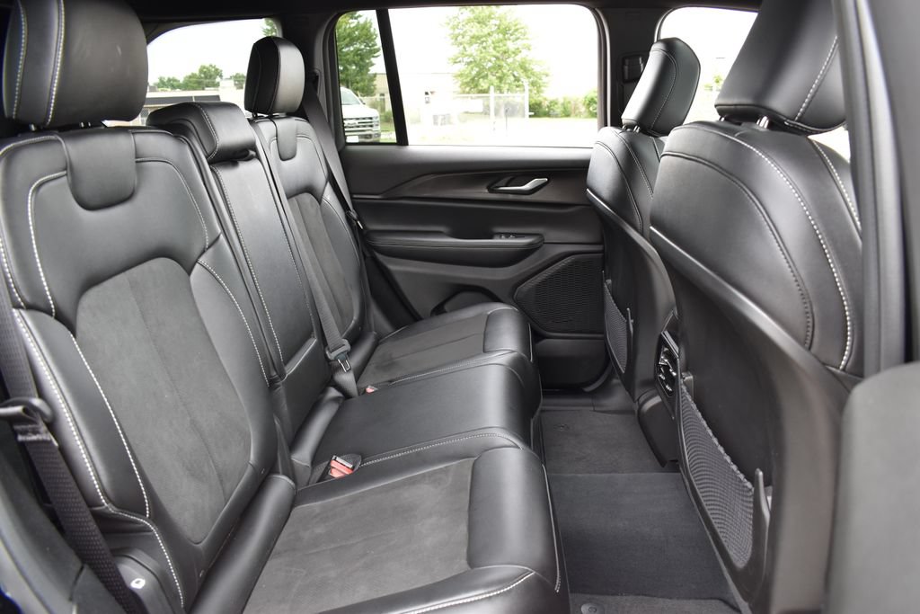 Used 2023 Jeep Grand Cherokee Altitude AWD/4WD image 27