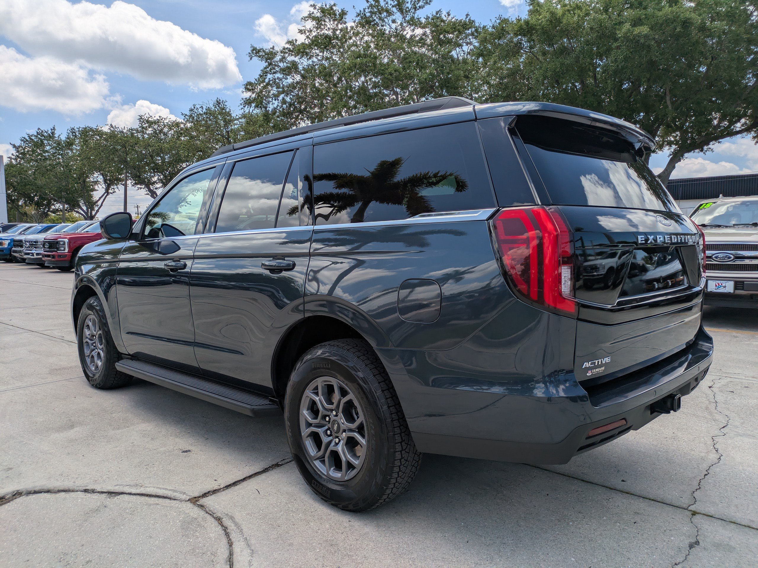 Certified 2025 Ford Expedition Active AWD/4WD image 6