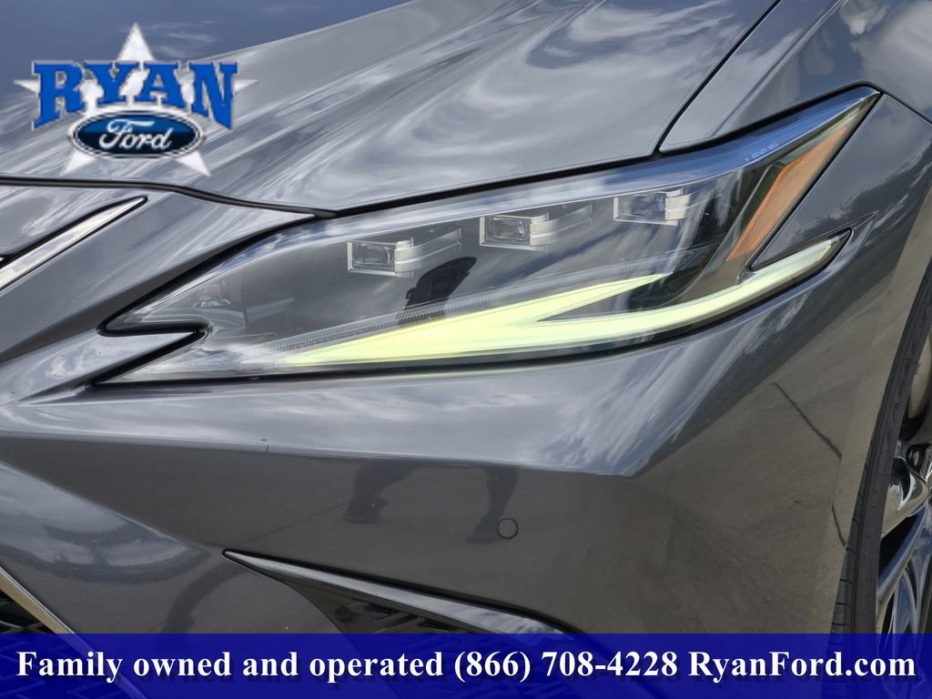 Used 2023 Lexus ES 300h F Sport w/ Accessory Package (Z2) FWD image 6