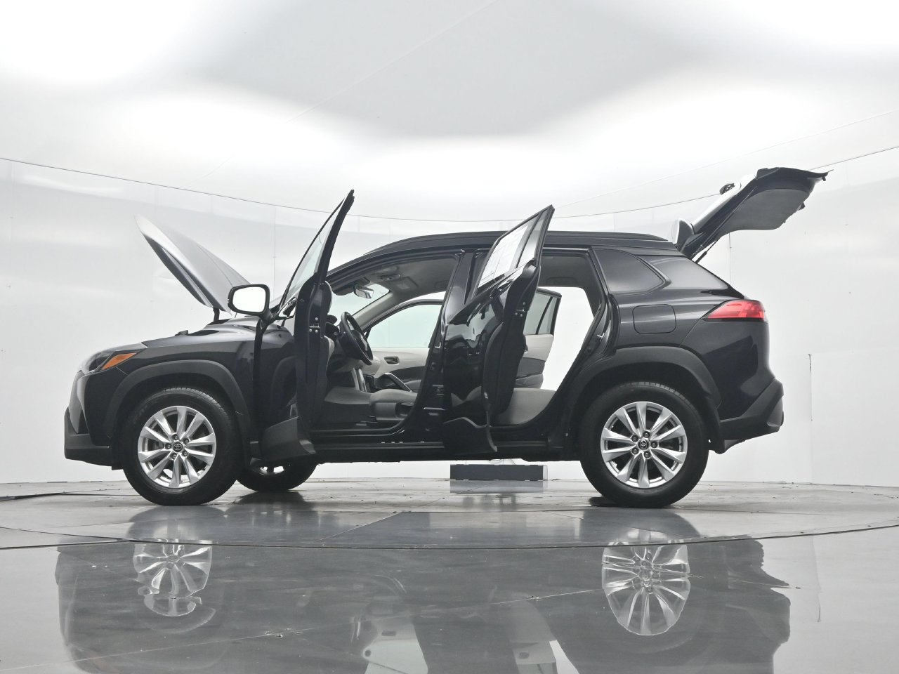 Used 2025 Toyota Corolla Cross LE FWD image 57